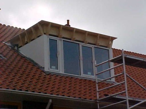 Dakkapel met dubbele ramen en zinken afwerking
